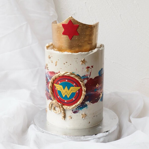 Wonder Woman Cake